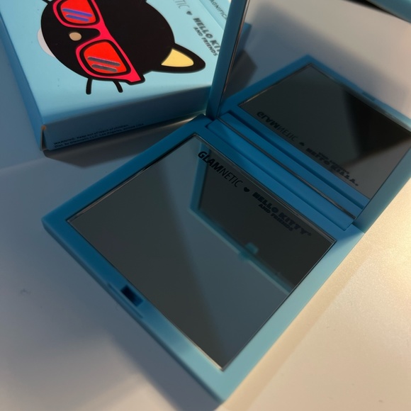 Hello Kitty Glamnetic Compact Mirror - Picture 3 of 3